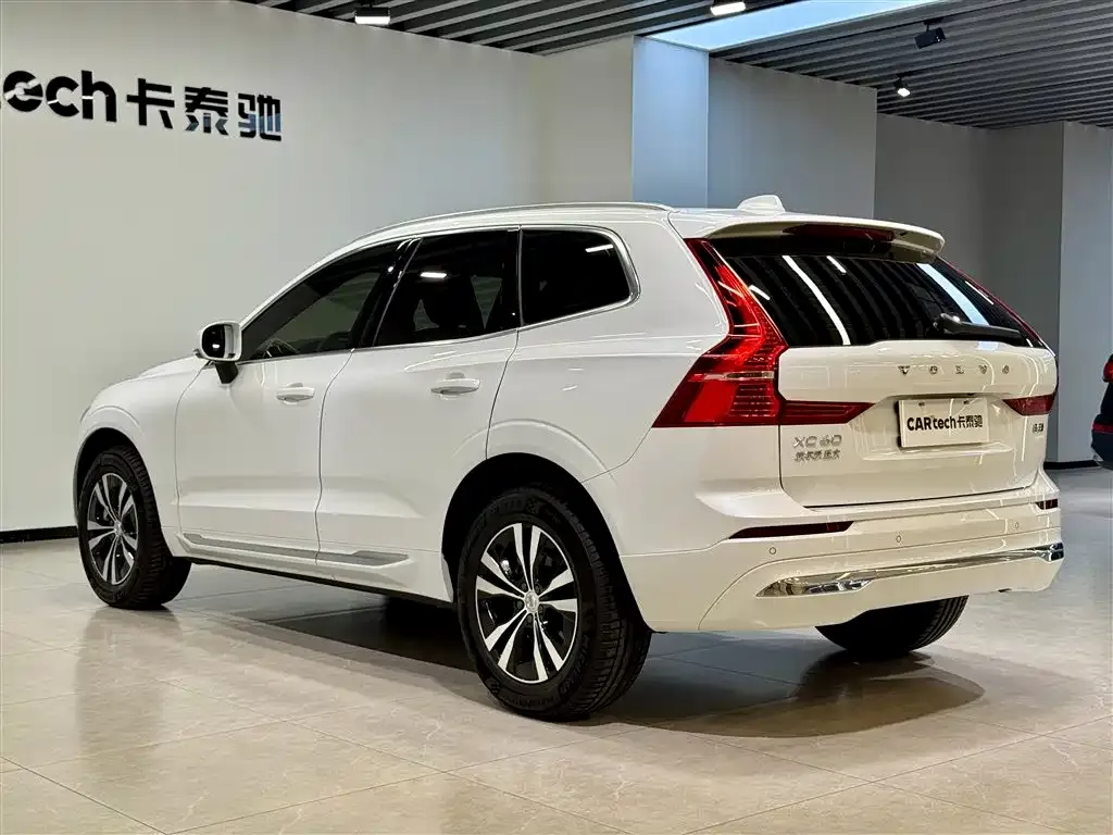 Volvo XC60 — фото 9
