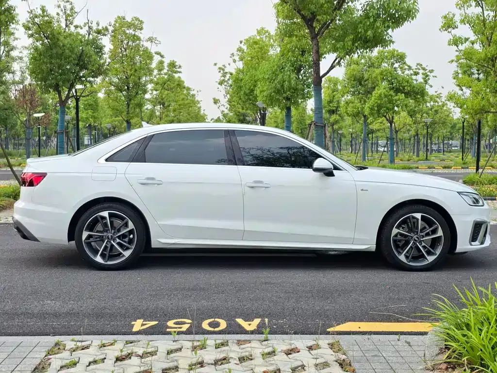 Audi A4L — фото 10