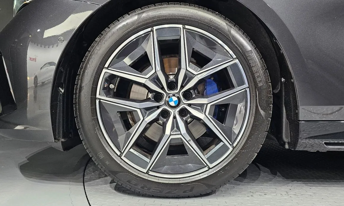 BMW 5-Series — фото 10