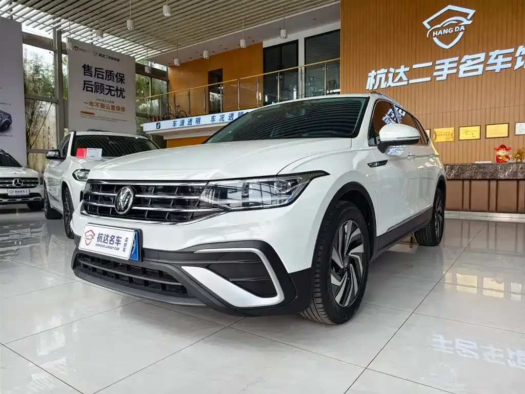 Volkswagen Tiguan L — фото 1