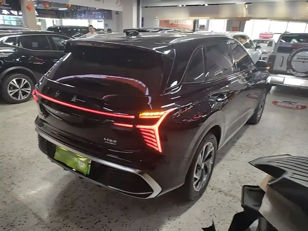 Hongqi HS3 PHEV — фото 3