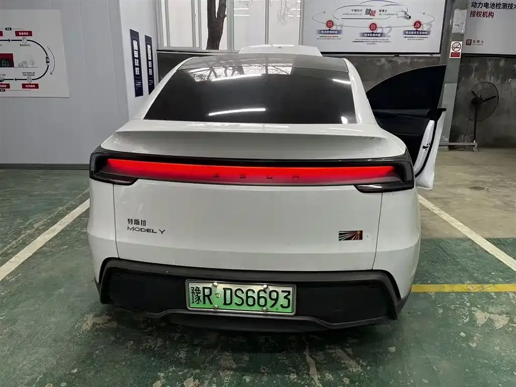Tesla Model Y — фото 4