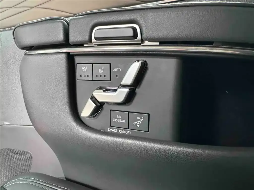 Toyota Vellfire — фото 2
