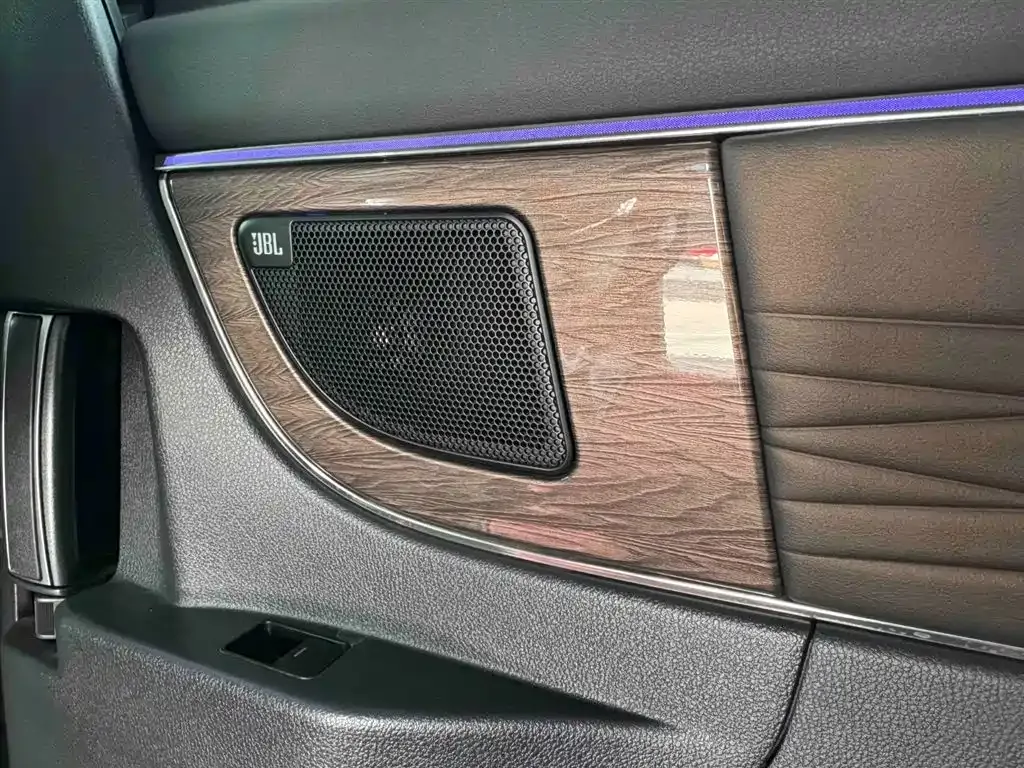 Toyota Vellfire — фото 3