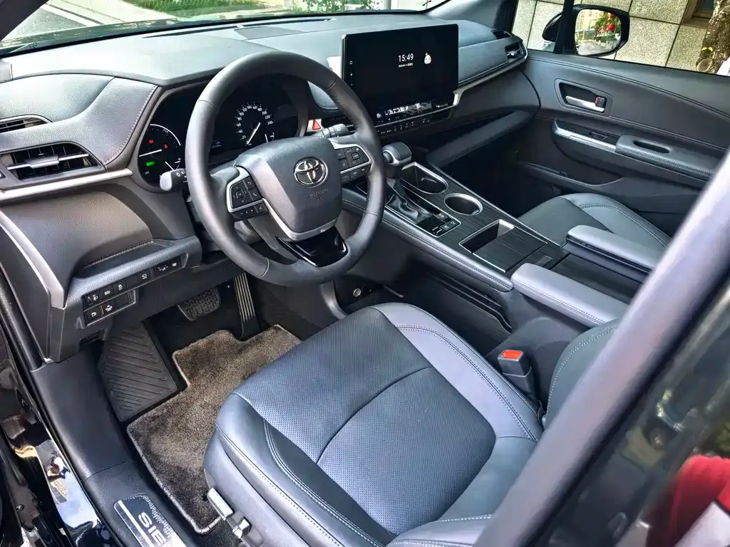 Toyota Sienna — фото 2