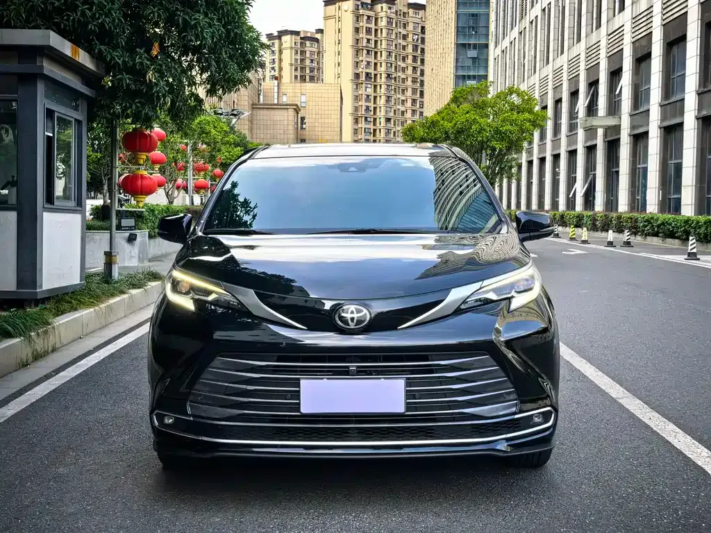Toyota Sienna — фото 6