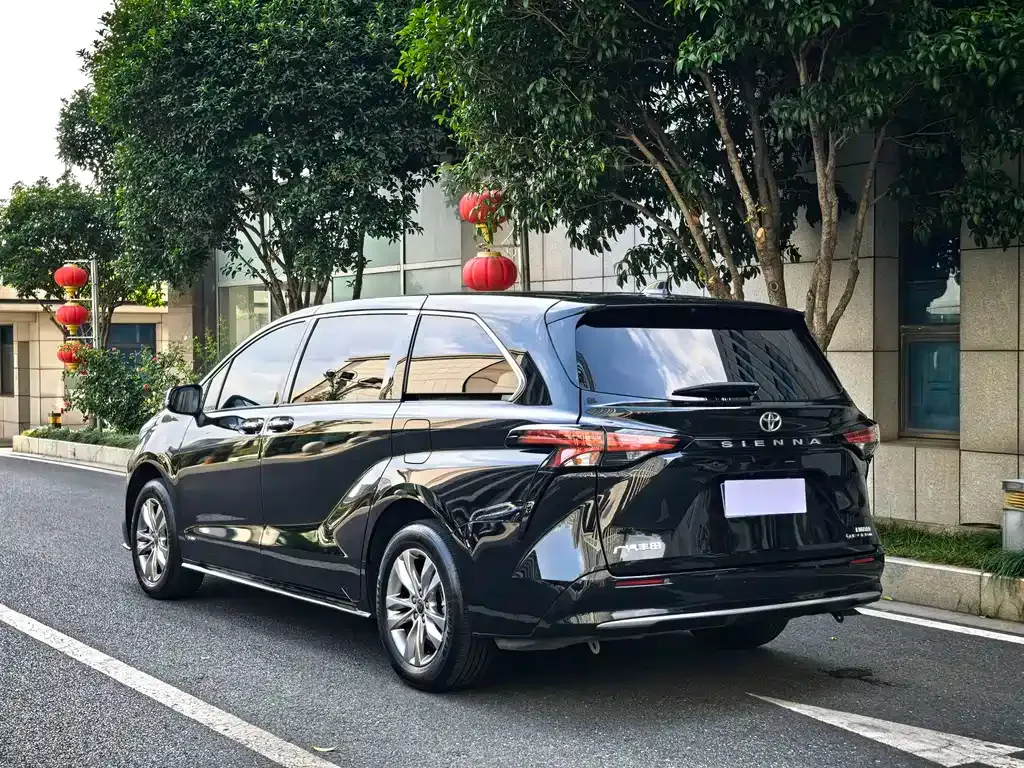 Toyota Sienna — фото 7