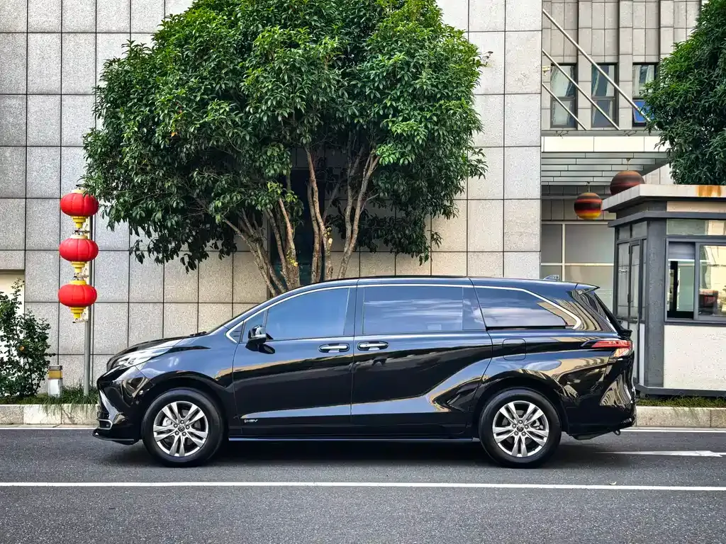 Toyota Sienna — фото 8