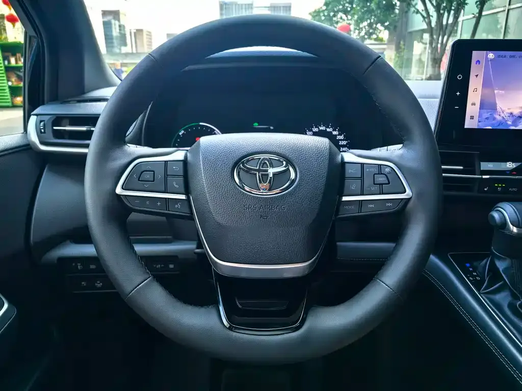 Toyota Sienna — фото 3