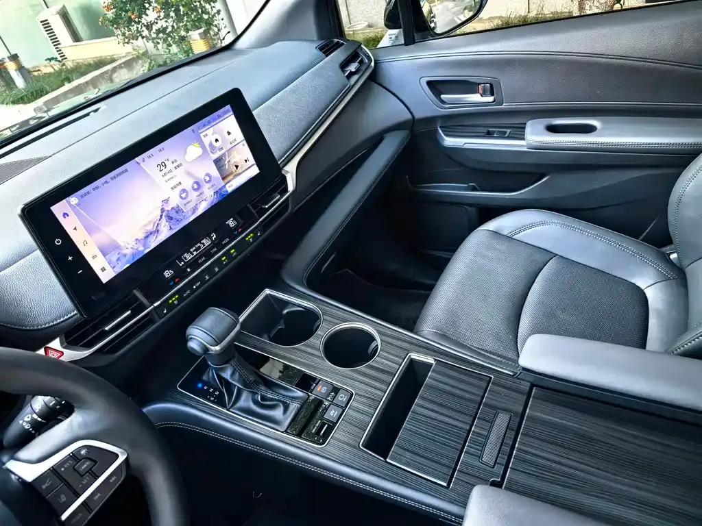 Toyota Sienna — фото 10