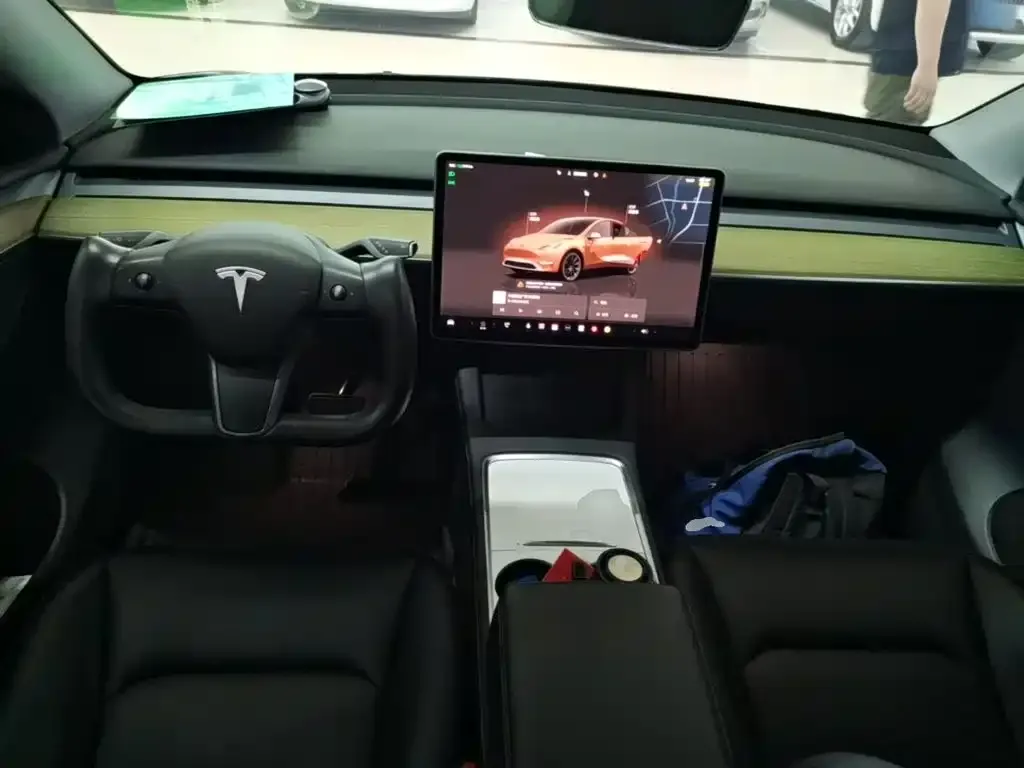Tesla Model Y — фото 3