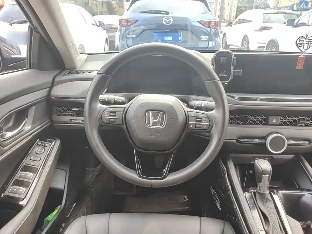 Honda Accord — фото 10