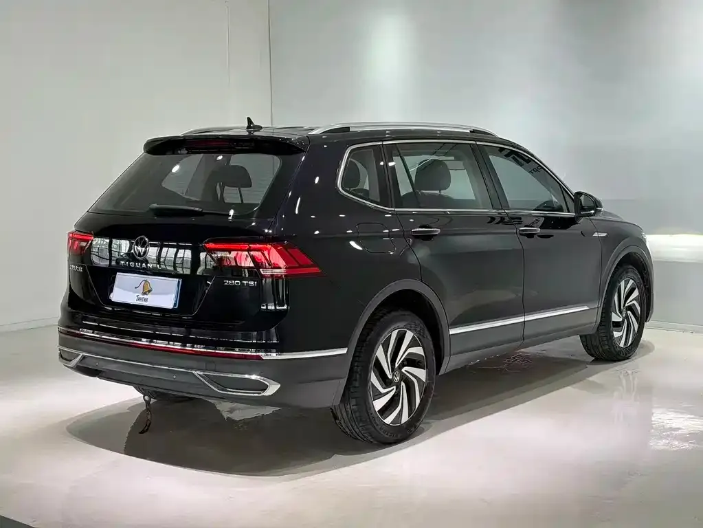 Volkswagen Tiguan L — фото 2