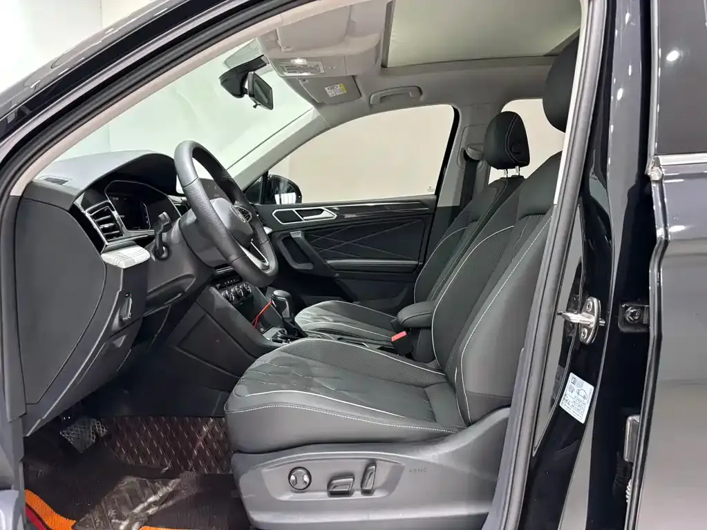 Volkswagen Tiguan L — фото 5