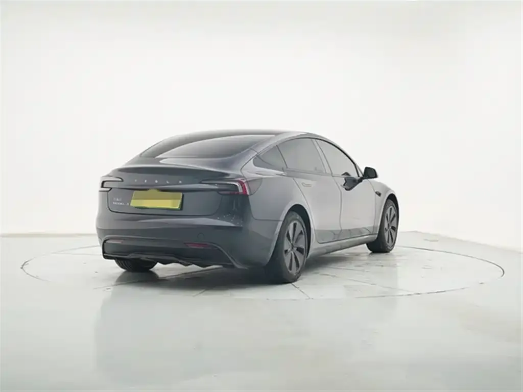 Tesla Model 3 — фото 10