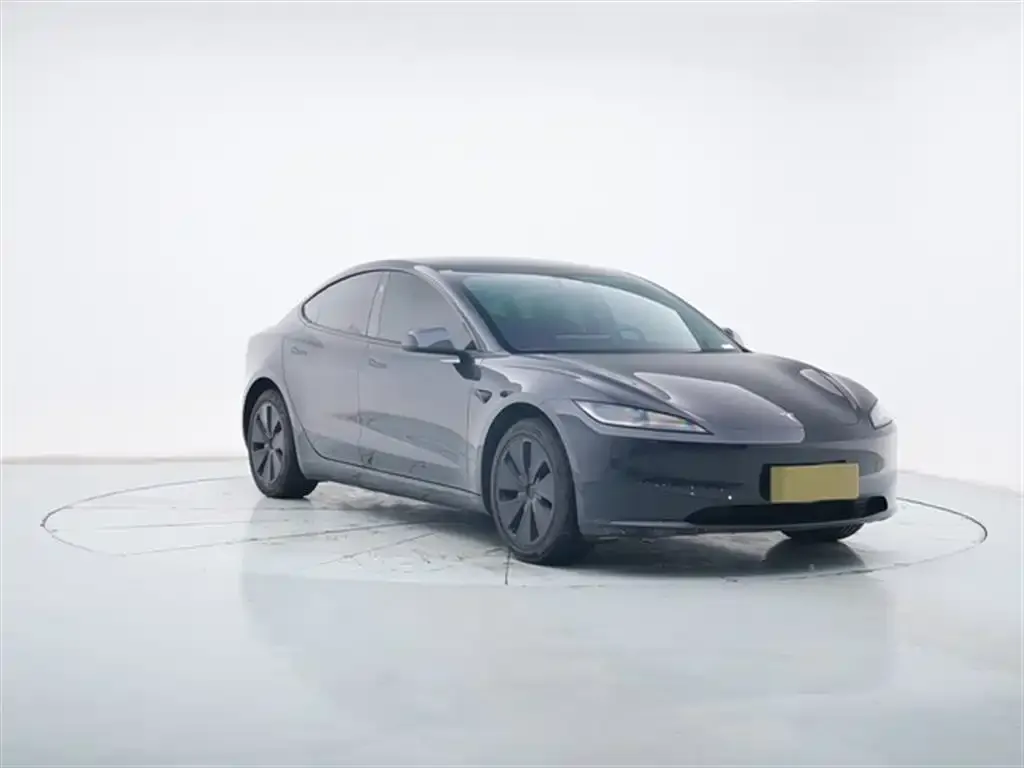 Tesla Model 3 — фото 9