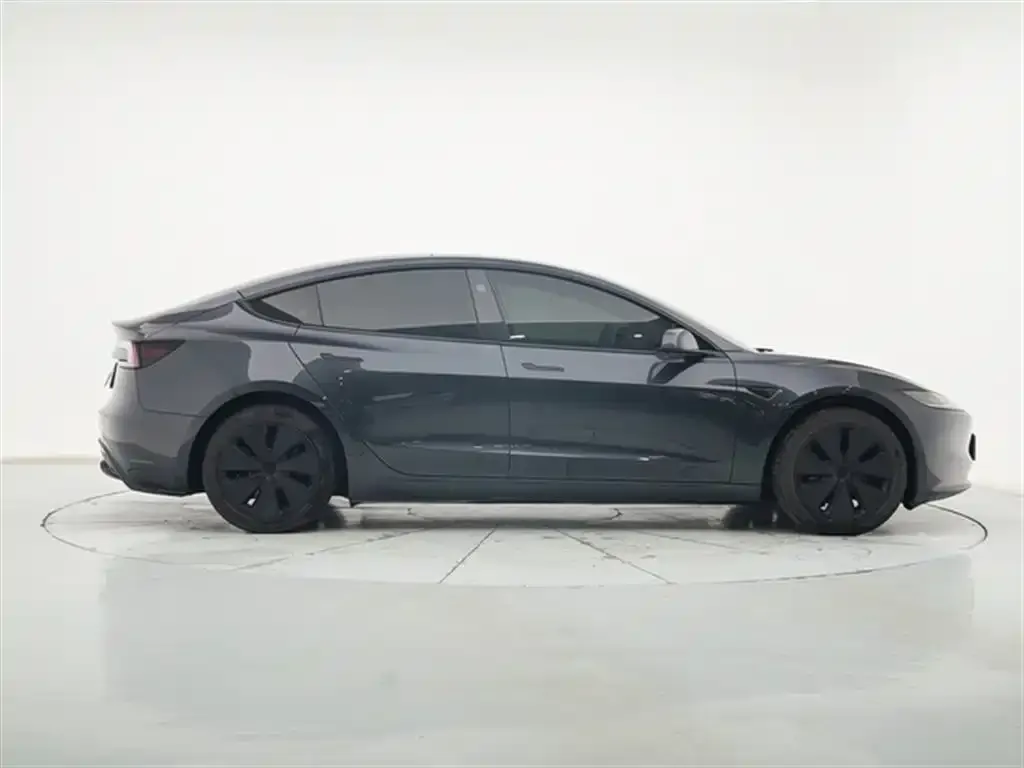 Tesla Model 3 — фото 7