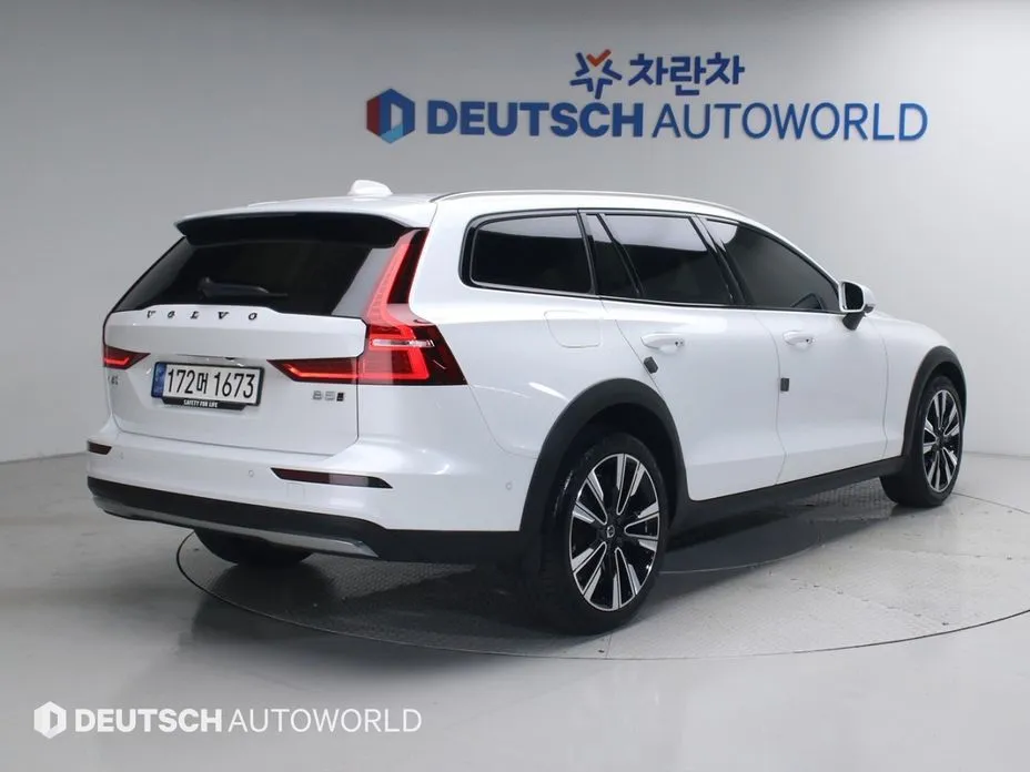 Volvo V60 2023 из KR, фото 3