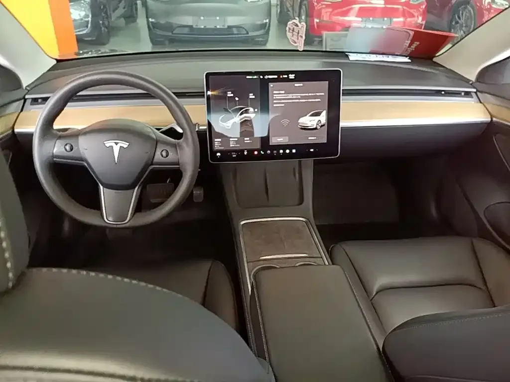 Tesla Model 3 — фото 9