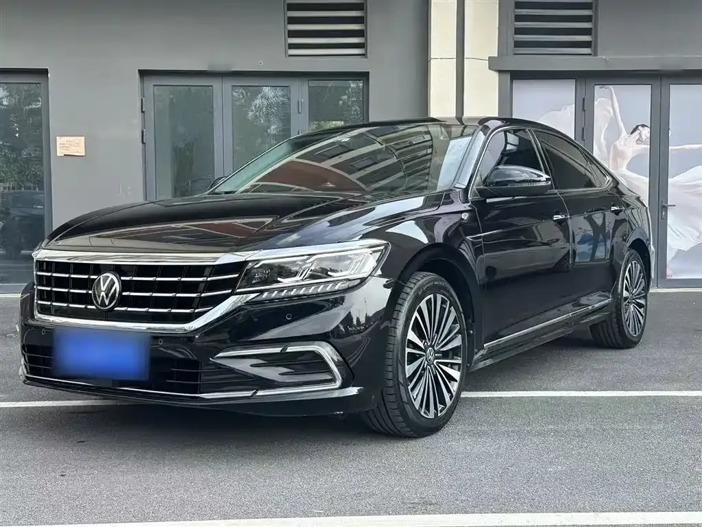 Volkswagen Passat — фото 1