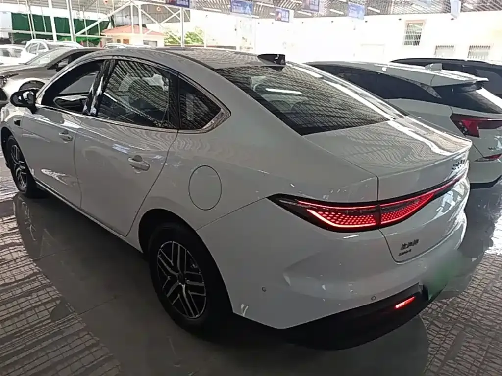 BYD Seal 05 DM-i — фото 2