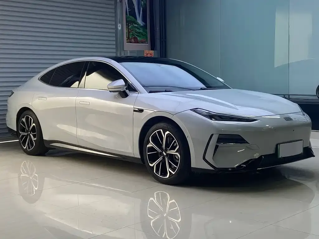 Geely Galaxy E8 — фото 10