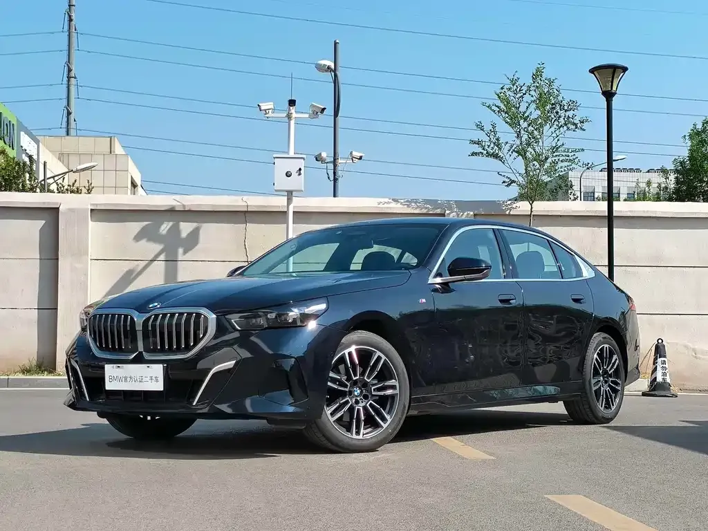 BMW 5 Series — фото 1