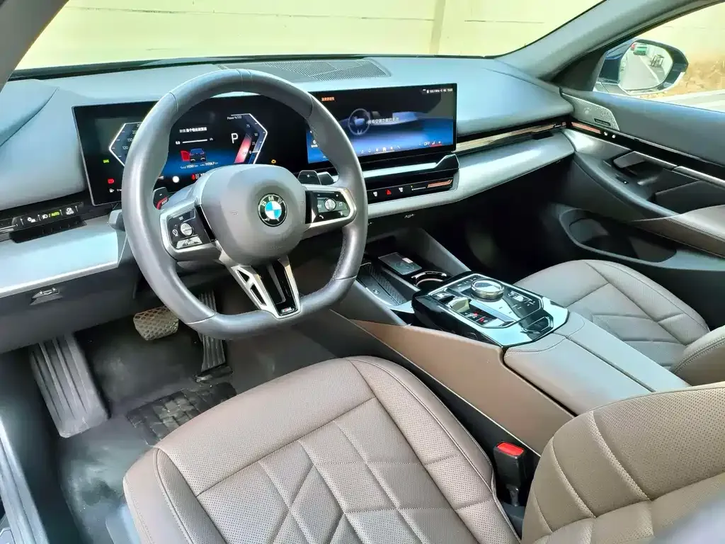 BMW 5 Series — фото 10