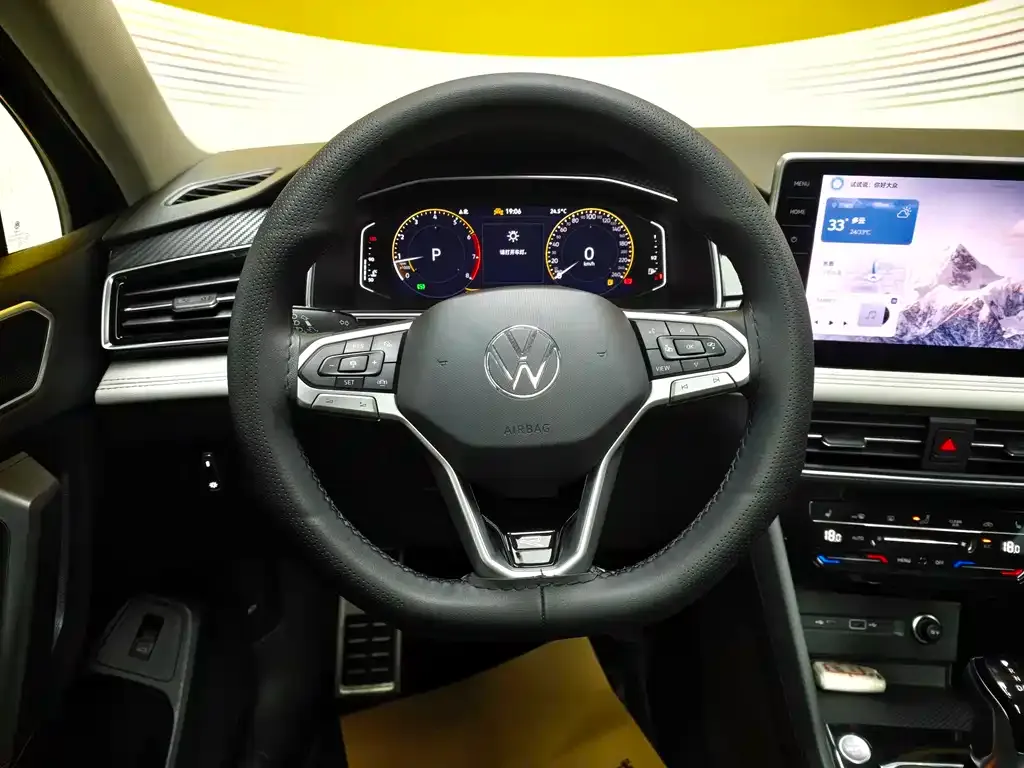 Volkswagen Tiguan L — фото 8