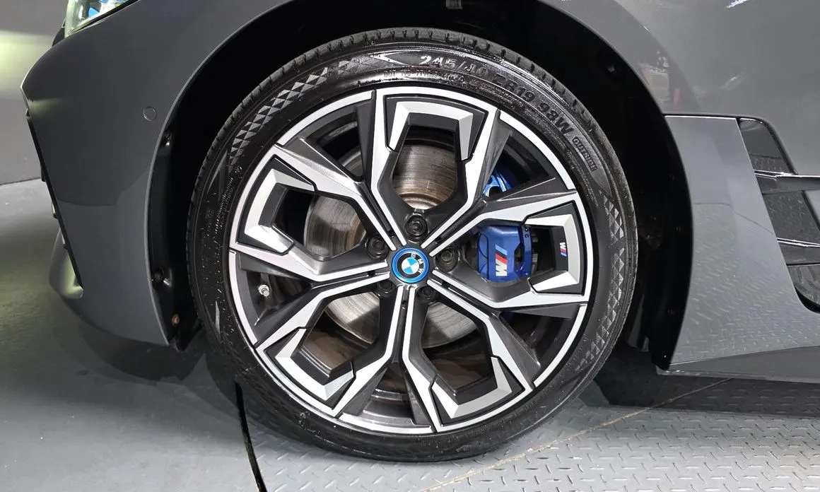 BMW i4 2022 из KR, фото 8