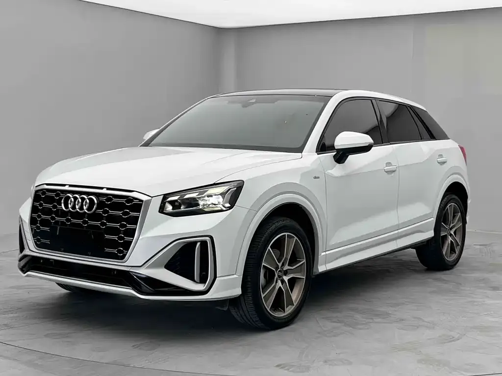 Audi Q2L — фото 1
