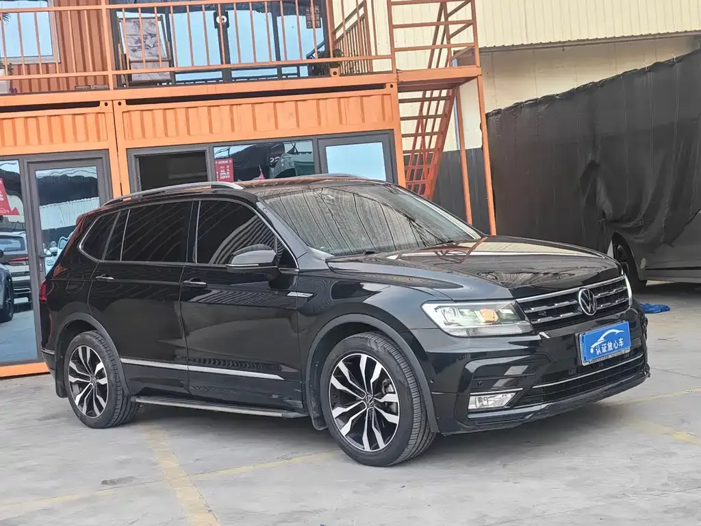 Volkswagen Tiguan L — фото 4