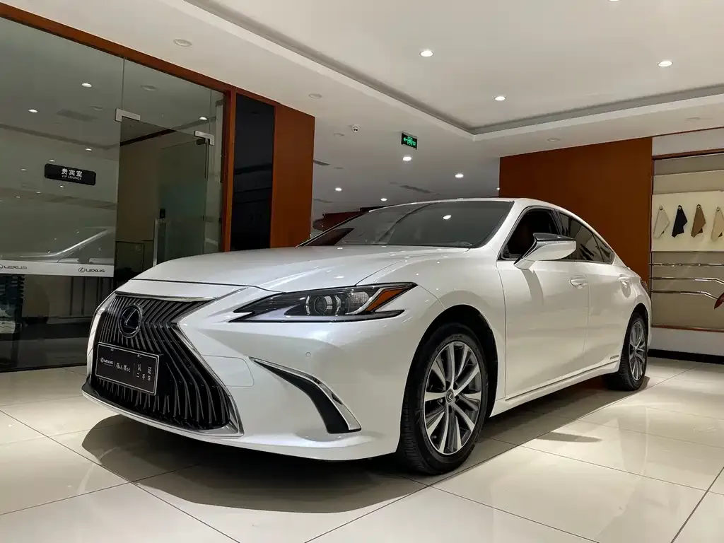 Lexus ES — фото 1