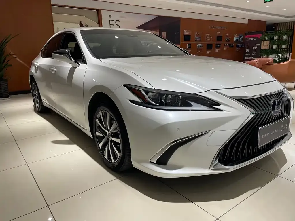 Lexus ES — фото 5