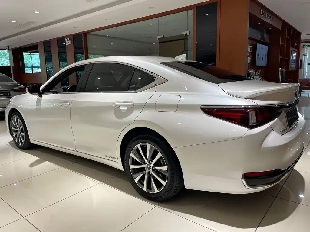 Lexus ES — фото 4