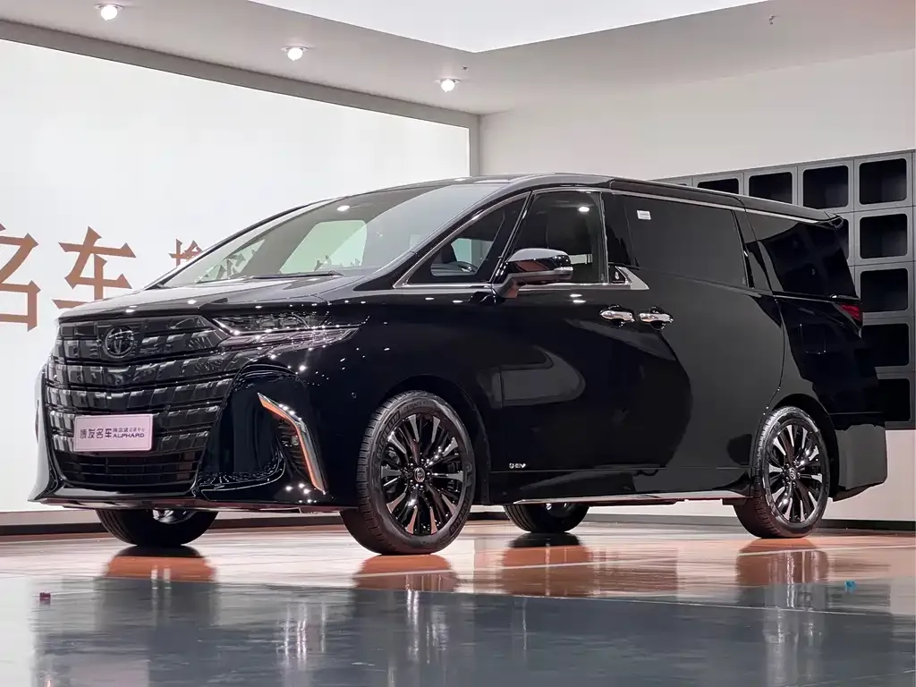Toyota Alphard — фото 1