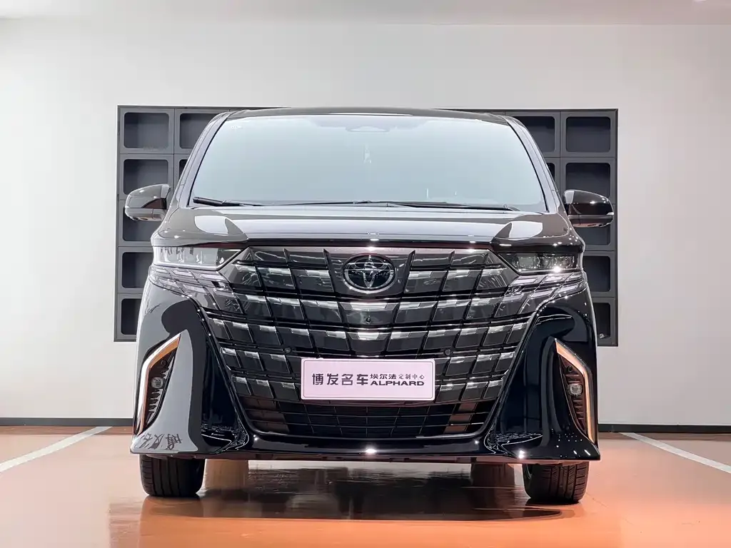 Toyota Alphard — фото 3