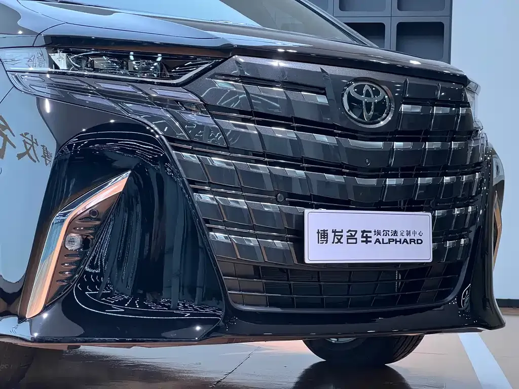 Toyota Alphard — фото 5