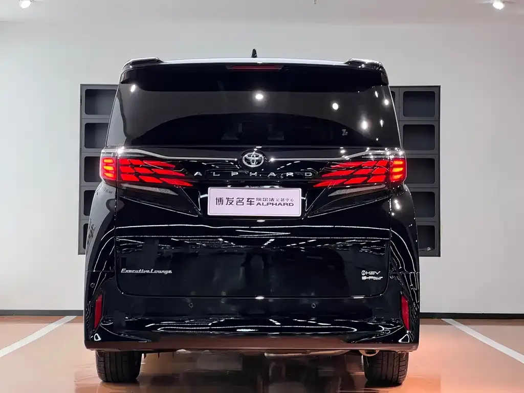 Toyota Alphard — фото 4