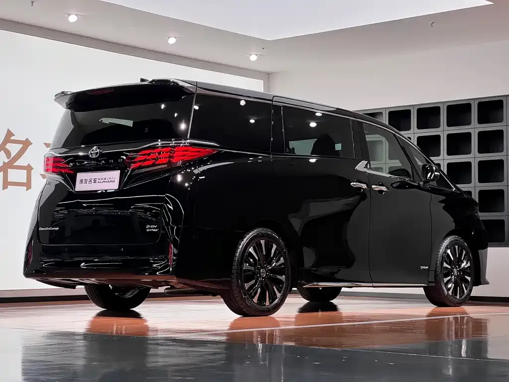Toyota Alphard — фото 7