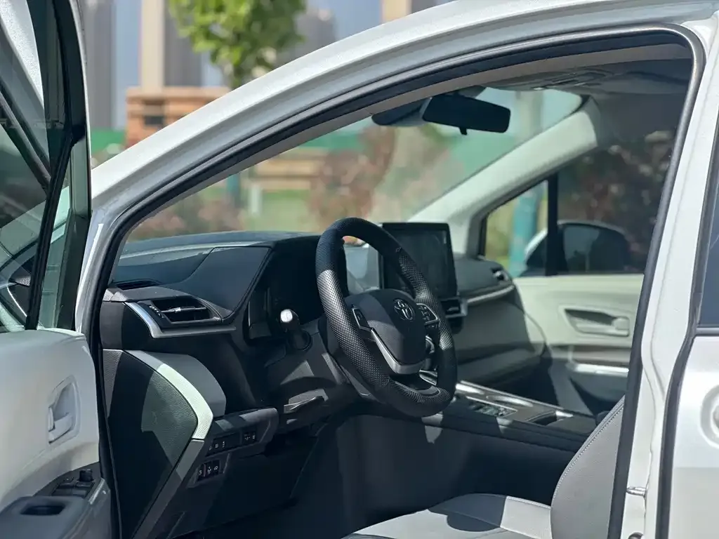 Toyota Sienna 2024 из CN, фото 8