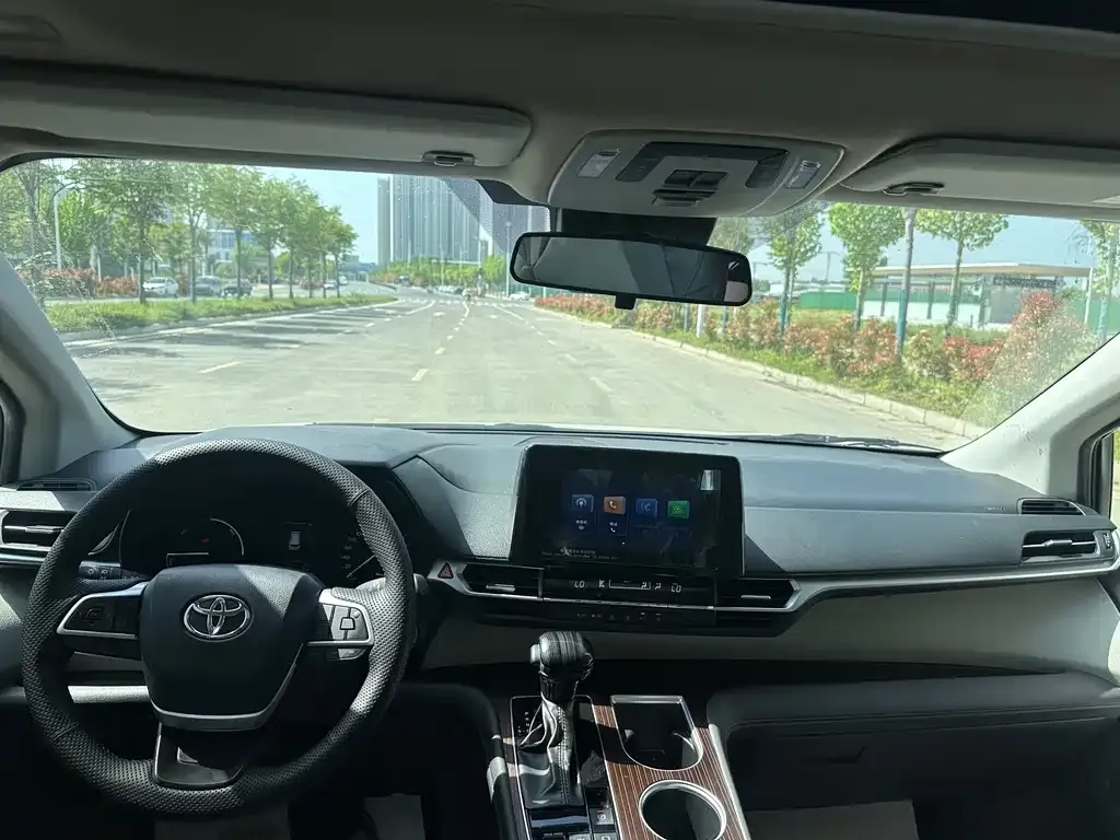 Toyota Sienna 2024 из CN, фото 3