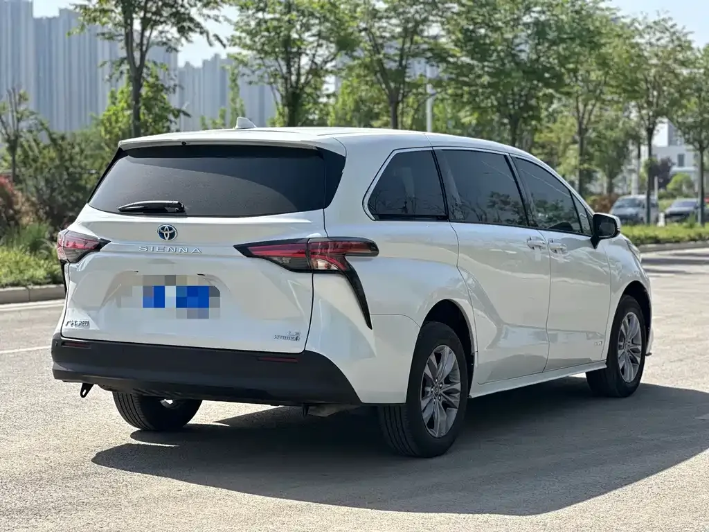 Toyota Sienna 2024 из CN, фото 6
