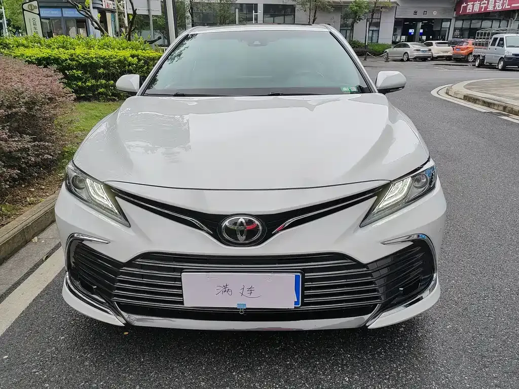 Toyota Camry — фото 10
