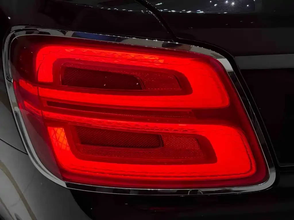 Bentley Flying Spur — фото 2