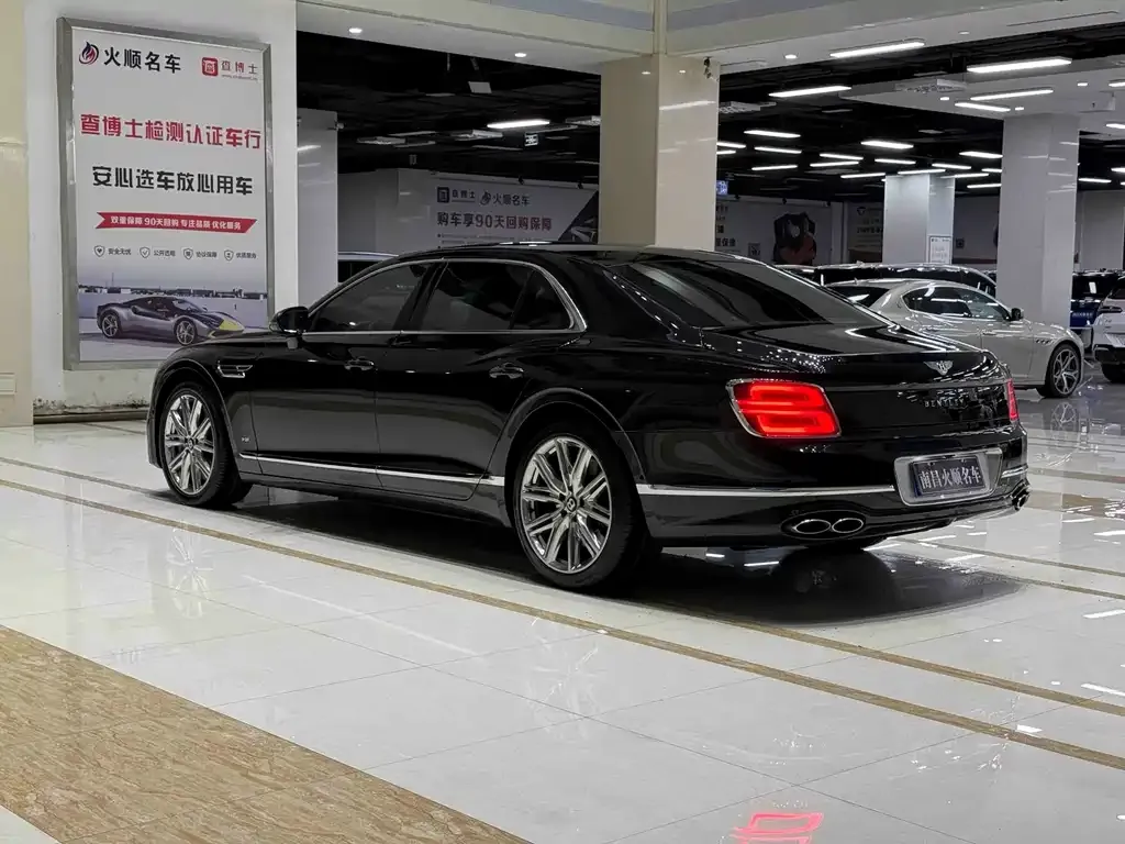 Bentley Flying Spur — фото 8