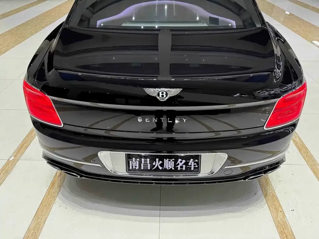 Bentley Flying Spur — фото 4
