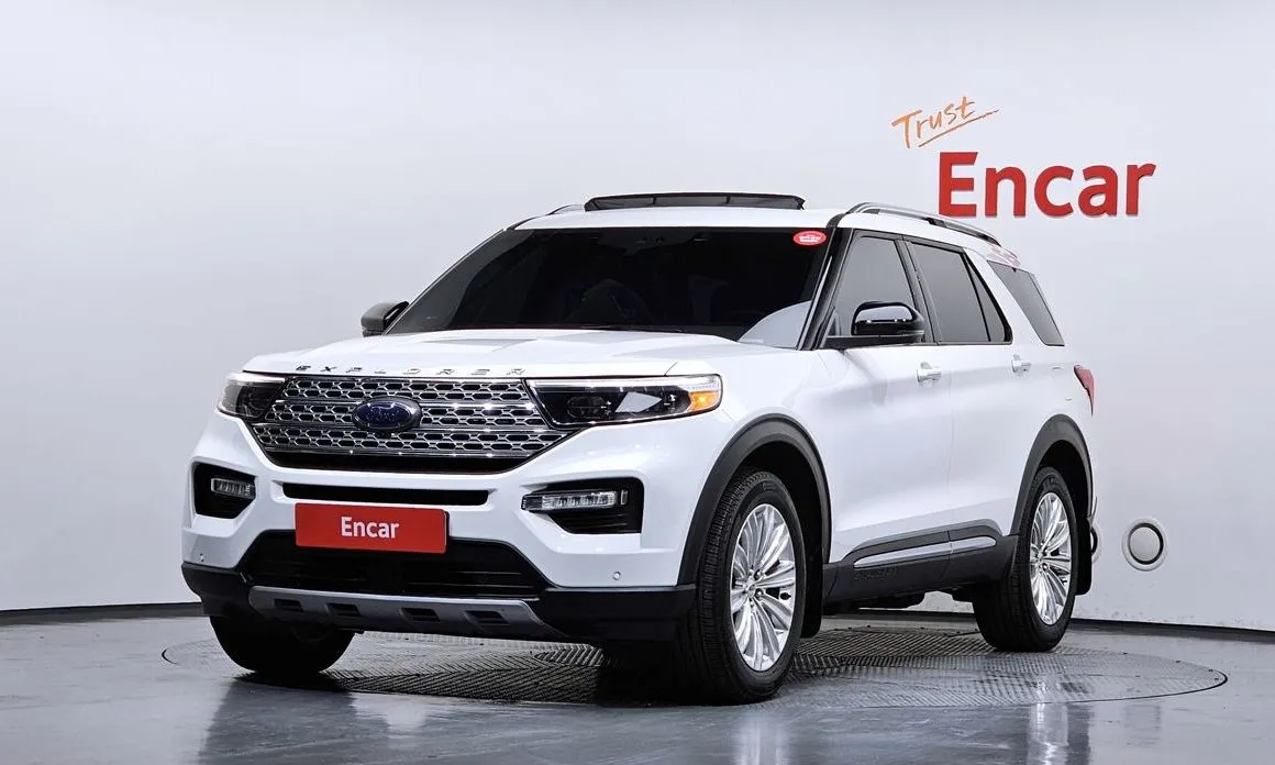Ford Explorer — фото 1