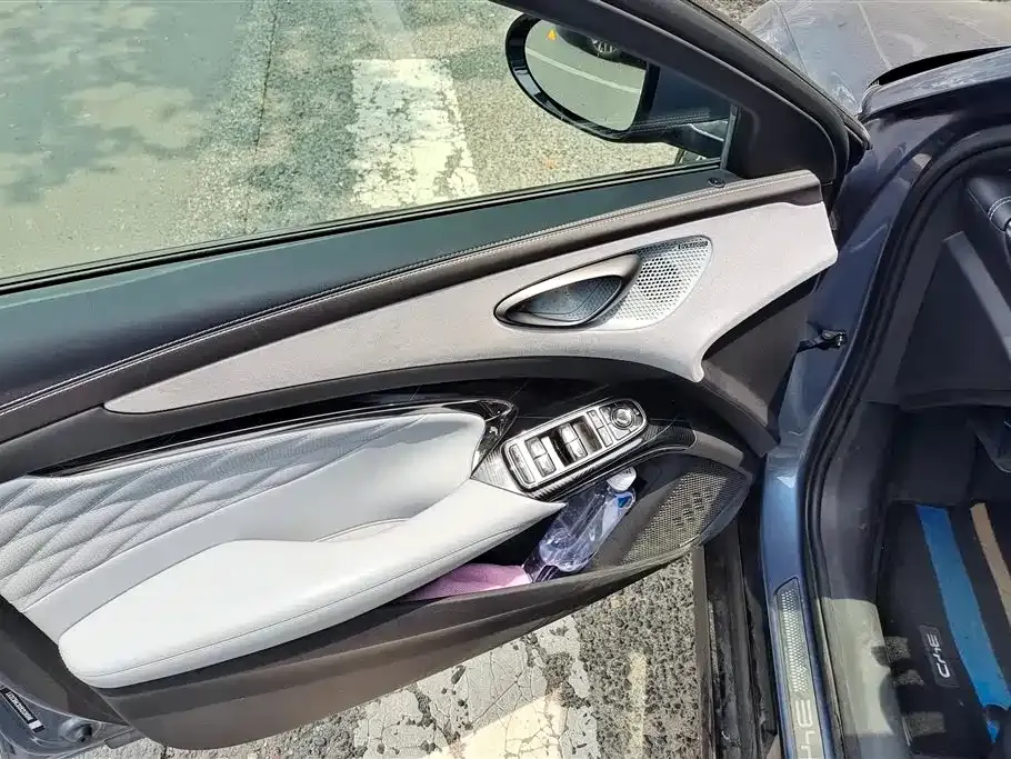 BYD Seal — фото 3