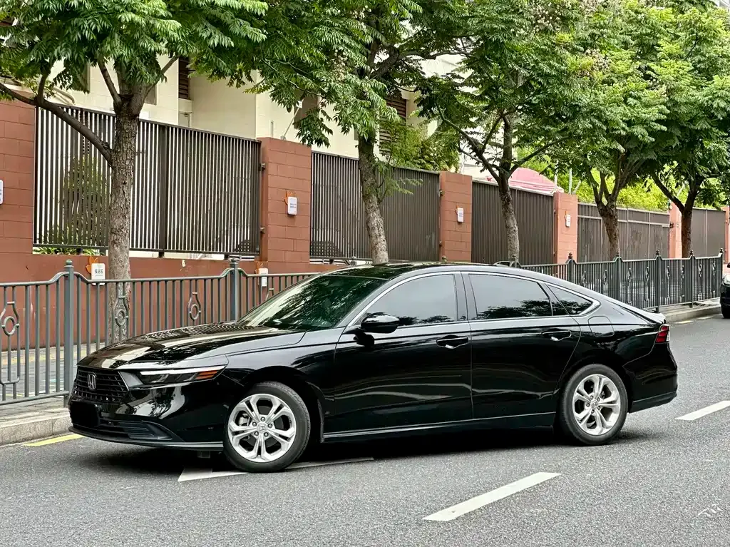 Honda Accord — фото 1
